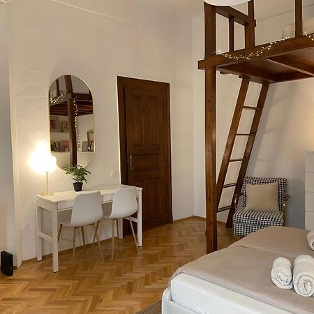 Romantic City Centre Flat - Alexandra Apartment ブダペスト エクステリア 写真