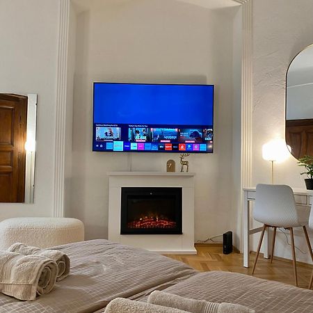 Romantic City Centre Flat - Alexandra Apartment ブダペスト エクステリア 写真